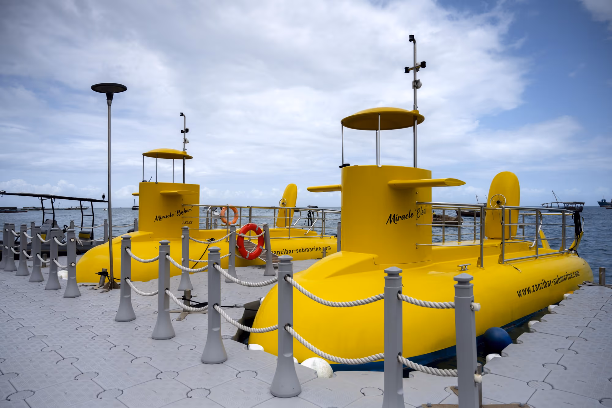 semi-submarine experience – classic reef tour